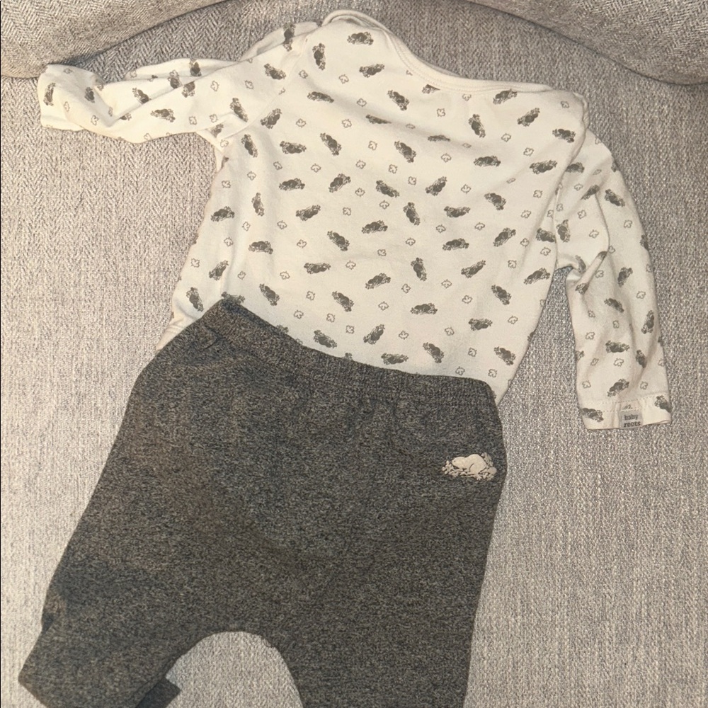Roots White and Gray Baby Outfit